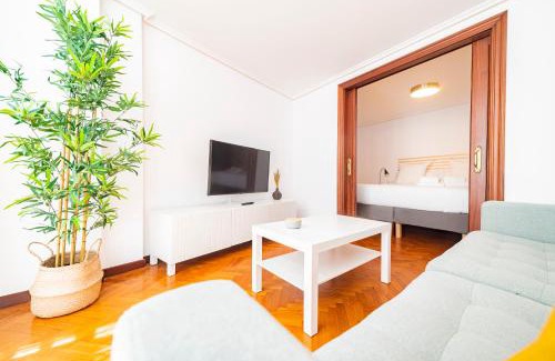 Pontedeume Apartment | Child-Friendly Getaway at Apartamento Carmiña - Rated 9.5/10