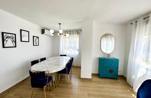 Peniscola Apartment | Modern Central Apartment - Highly Rated & Family Friendly