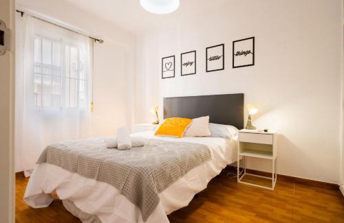 San Roque Apartment | Cozy Apartment Near City Center with Free Parking & Bikes