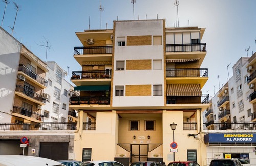 San Roque Apartment | Convenient Apartment Near Santa Justa Station with Parking