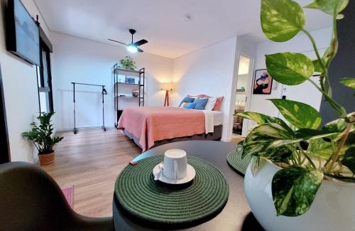 Pinheiros Apartment | Modern Pinheiros Studio with Pool Near Oscar Freire Station