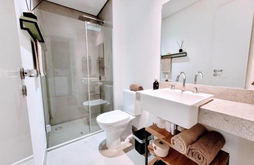 Pinheiros Apartment | Modern Pinheiros Studio with Pool Near Oscar Freire Station