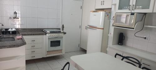Morro do Maluf Apartment | Oceanfront Apartment with 4 Bedrooms in Pitangueiras