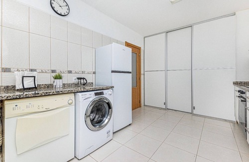Se Apartment | Family-Friendly Two-Bedroom Apartment in Prime Location