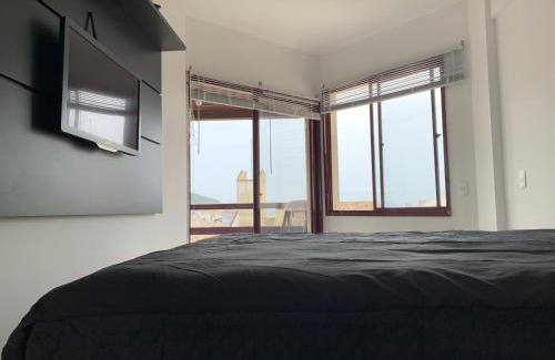 Ingleses Norte Apartment | Ocean View Apartment with Pool Access and Hot Tub