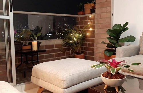 Sabaneta House | Inviting Shared Apartment with City Views and Hot Tub