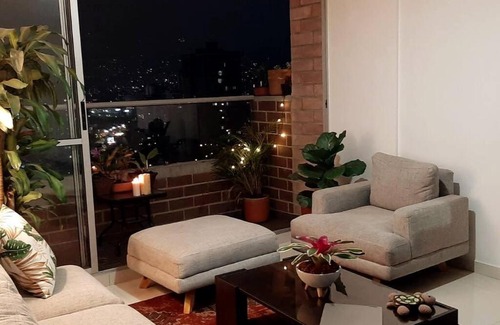 Sabaneta House | Inviting Shared Apartment with City Views and Hot Tub