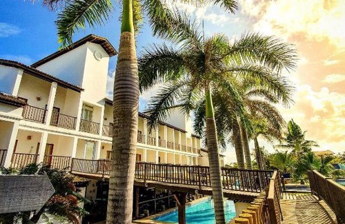 Subauma Apartment | Oceanfront 4-Star Apartment at Treebies with Pool & Spa