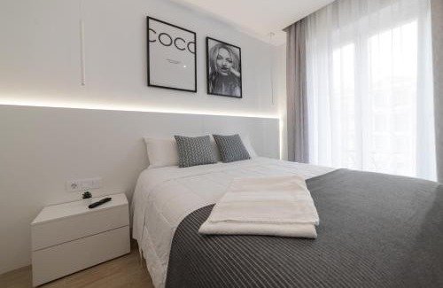 Logrono Apartment | Family-Friendly Apartment Near Ayuntamiento in La Paz