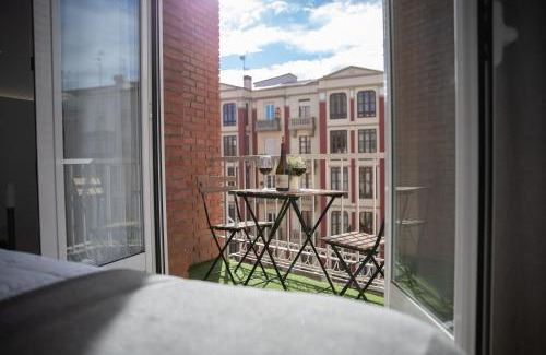 Logrono Apartment | Family-Friendly Apartment Near Ayuntamiento in La Paz