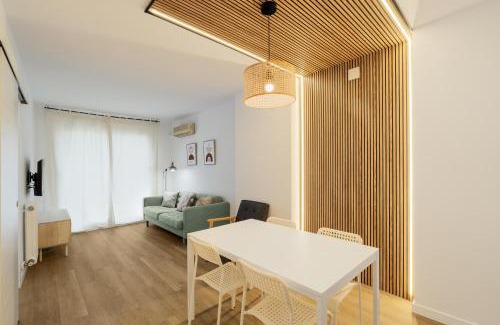Eixample Apartment | Spacious Apartment with Two Terraces in Girona - 8.8/10 Rated