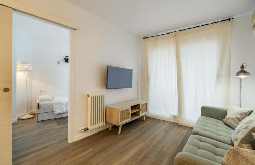 Eixample Apartment | Spacious Apartment with Two Terraces in Girona - 8.8/10 Rated