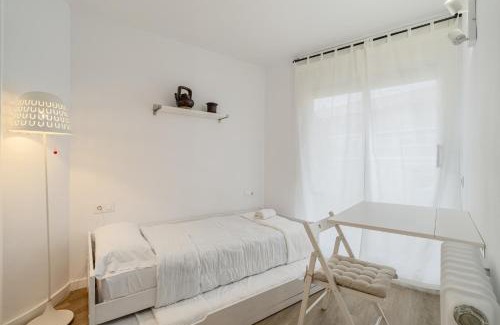 Eixample Apartment | Spacious Apartment with Two Terraces in Girona - 8.8/10 Rated