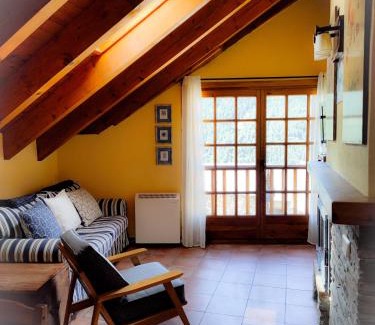 Taull Apartment | Charming Apartment with High Guest Ratings & Family-Friendly Perks