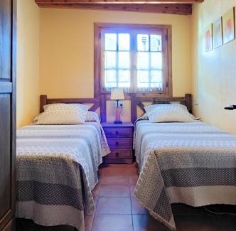 Taull Apartment | Charming Apartment with High Guest Ratings & Family-Friendly Perks