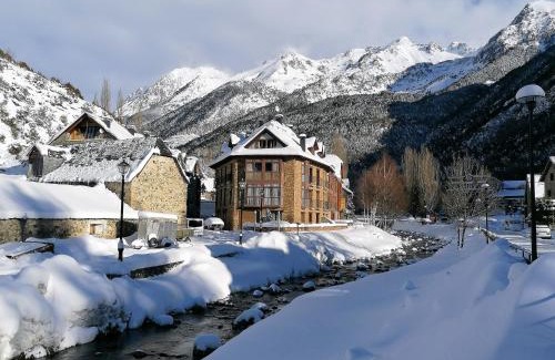 Sallent de Gallego Apartment | Enchanting Apartment in Sallent de Gállego - 9.5/10 Rated