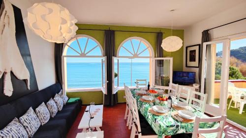 La Fosca Apartment | Beachside Apartment with Garden, Rated 9.6/10 by Guests
