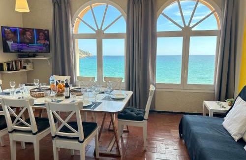 La Fosca Apartment | Beachfront Apartment with Garden & Top Guest Rating 10/10
