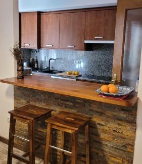 Linsoles Apartment | Serene Garden Apartment in Linsoles - Rated 9.3/10