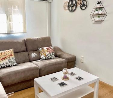 Almeria Centro Apartment | Prime 2-Bedroom Apartment in the City Center - Guest Rated 9.8