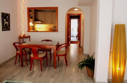 Distrito Sur Apartment | Family-Friendly Apartment with Patio Near the Mezquita