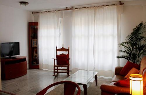Distrito Sur Apartment | Family-Friendly Apartment with Patio Near the Mezquita
