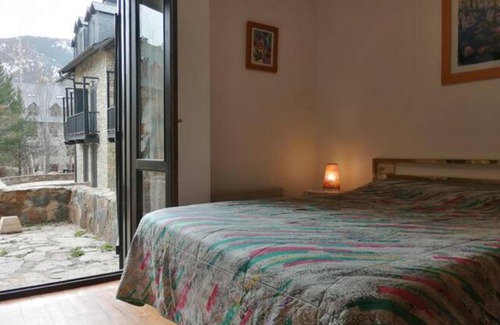 Taull Apartment | Pet-Friendly Stay at Apartamento con Terraza Herbasabina