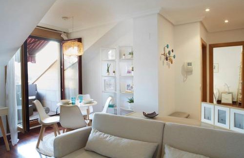 Las Mestas Apartment | Cozy Apartment with Terrace Steps from the Beach