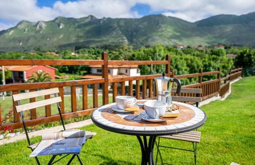 Llamigo Apartment | Scenic Apartment for Four with Mountain Views and Oceanfront