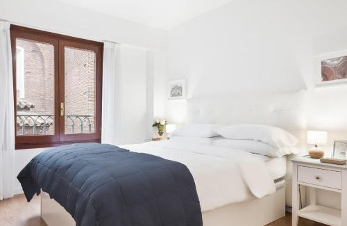 San Pablo Apartment | Scenic Apartment with Historic Views in City Center