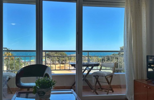 Isla Apartment | Seaside Apartment with Spa and Breakfast Included