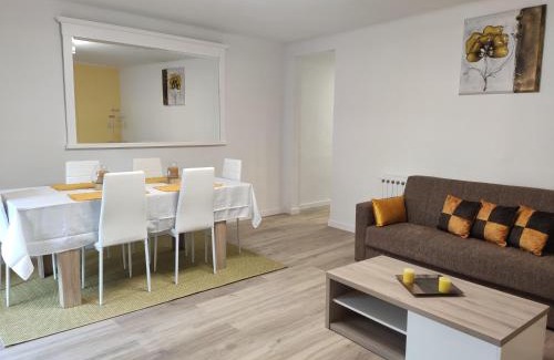 La Seu d'Urgell Apartment | Top-Rated Apartamento Confort II: Pet-Friendly & Breakfast Included