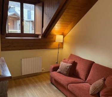 Linsoles Apartment | Duplex Apartment in Benasque with Pool & Family-Friendly Amenities