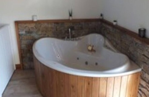 Canedo Apartment | Relaxing Duplex Apartment with Spa in La Paredana