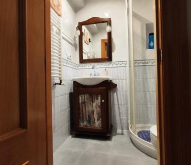 Distrito Llano Apartment | 2-Bedroom Apartment near Begoña with Private Parking