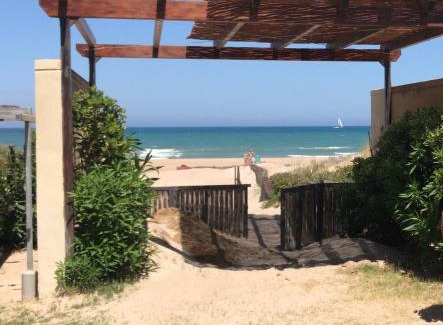 Pobles del Sud Apartment | Beachfront Valmar: Family-Friendly Retreat with Ocean View