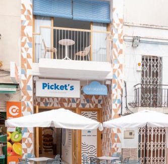 Grao de Gandia Apartment | Oceanfront Apartment Don Algodon with Pool & High Rating