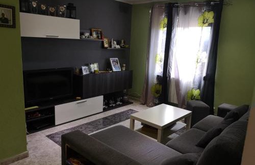 Barbastro Apartment | Welcoming Apartamento Duartes with Stunning Pyrenees Views