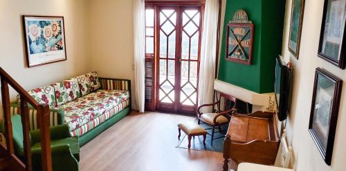 Alto do Capivari House | Duplex Apartment in Campos do Jordão with Private Pool