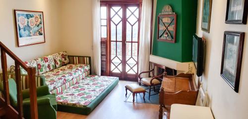 Alto do Capivari House | Duplex Apartment in Campos do Jordão with Private Pool