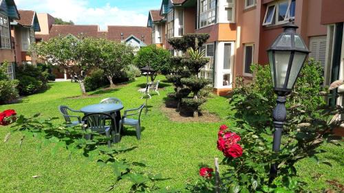Bairro Lago Negro Apartment | Cozy Duplex Apartment Near the Lake, Rated 9.2/10
