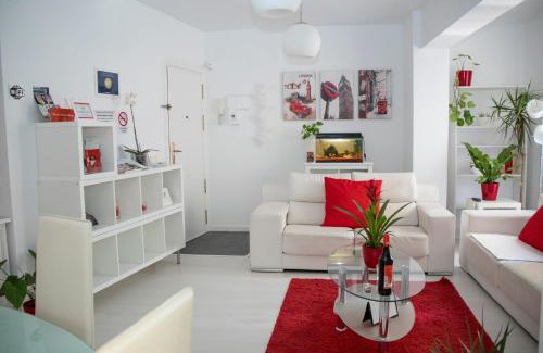 La Trinidad Apartment | Convenient E&R Málaga Centro - Free Parking & Family Friendly