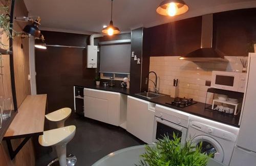 La Trinidad Apartment | Convenient E&R Málaga Centro - Free Parking & Family Friendly