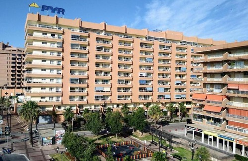 Fuengirola City Centre Apartment | Oceanfront Apartment El Albero at Hotel PYR - Beachside Escape