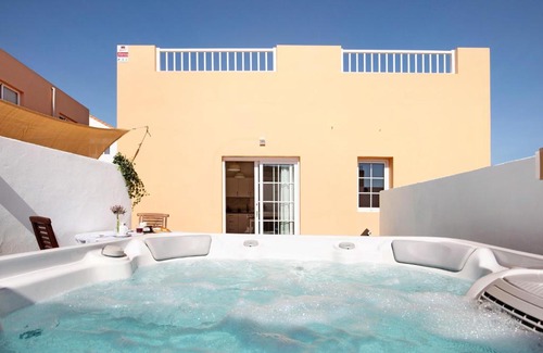 Tarajalejo Apartment | Relaxing El Naranjo Apartment with Hot Tub, Rated 10/10
