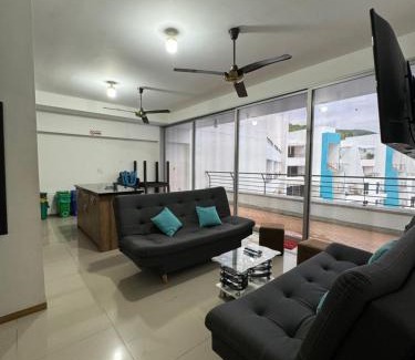 San Jeronimo Apartment | Oceanfront Retreat: Apartamento el Paraíso T3-302, 10/10 Score