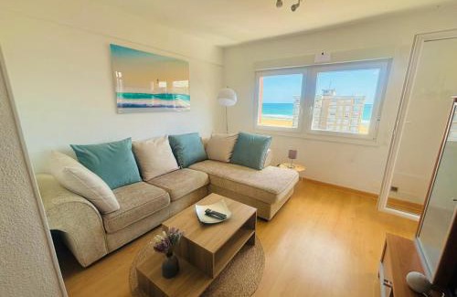 Laredo Apartment | Oceanfront Stay at Apartamento el Puntal - Laredo, Rated 9.3