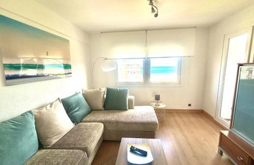 Laredo Apartment | Oceanfront Stay at Apartamento el Puntal - Laredo, Rated 9.3
