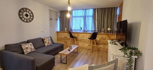 Candanchu Apartment | Cozy Apartamento El Sarrio: Pet-Friendly Retreat Awaits