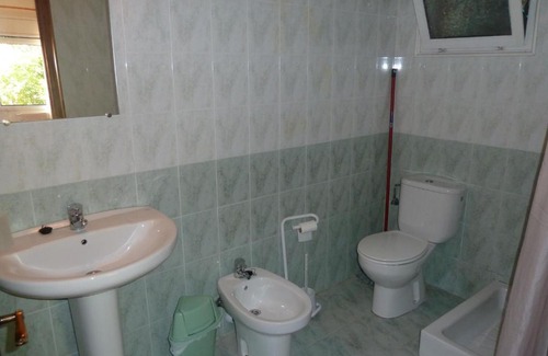 Agullana Apartment | Family-Friendly Stay at Apartamento El Suro - 8/10 Rated